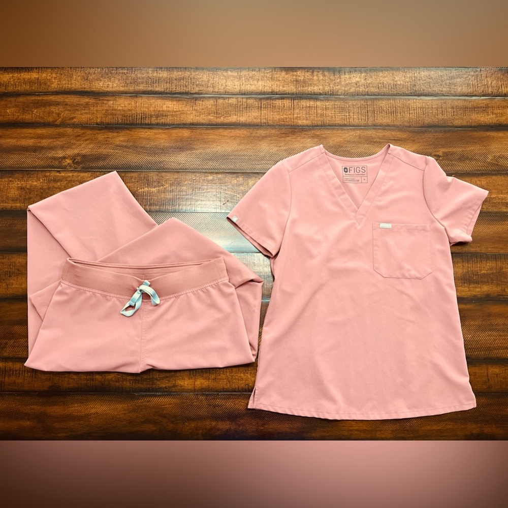 Figs Mauve Scrub set. Worn once. Excellent condition. Size small..